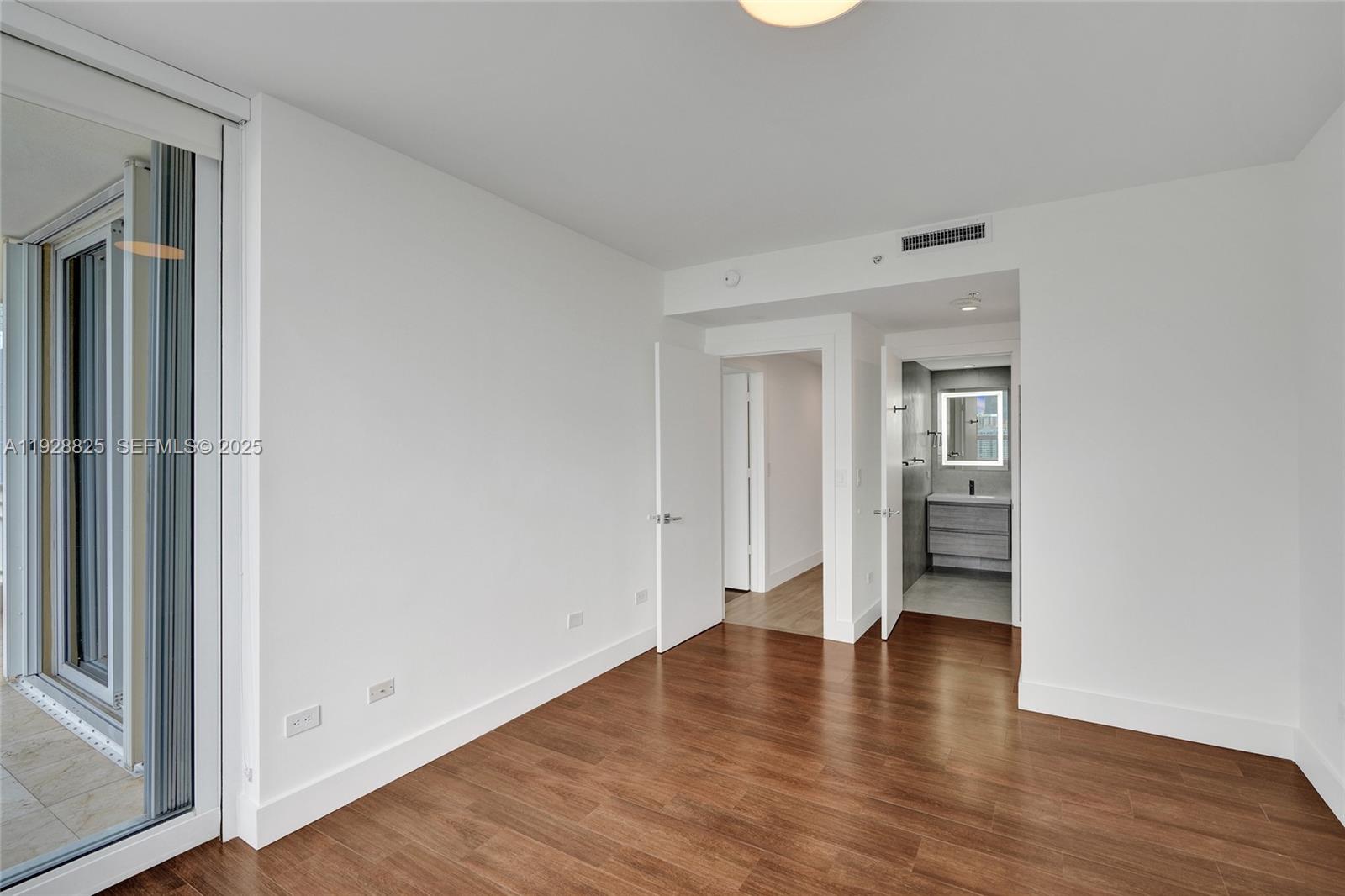 848 Brickell Key Dr #3206, Miami FL 33131