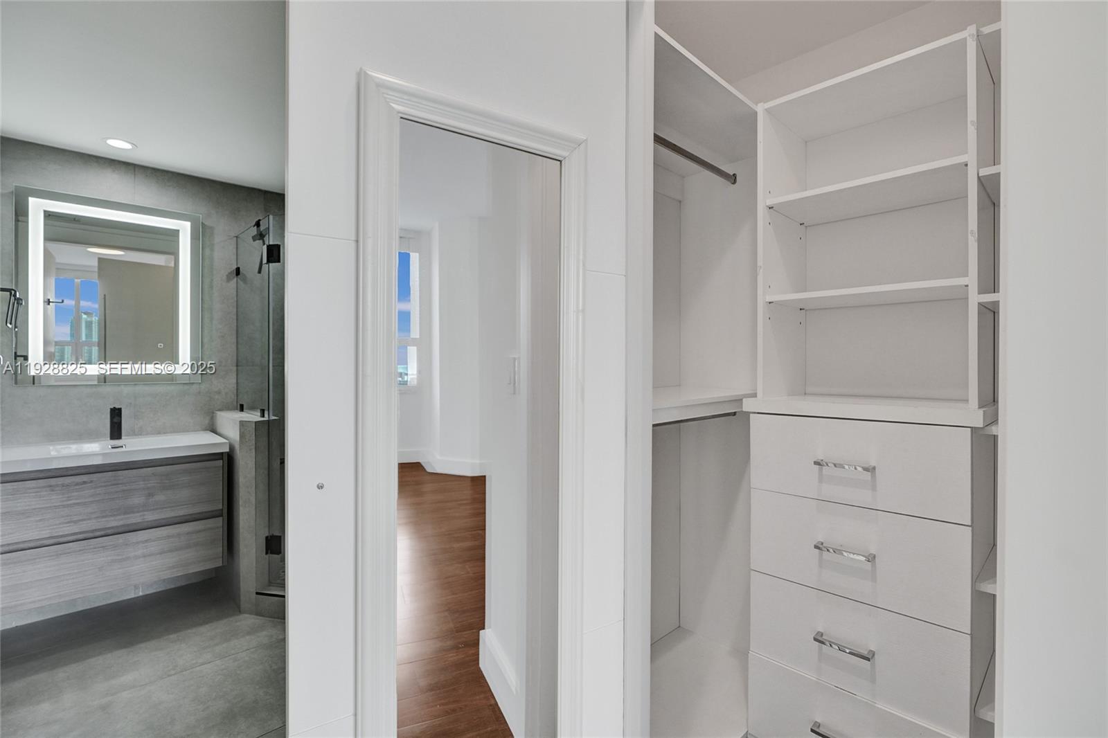 848 Brickell Key Dr #3206, Miami FL 33131