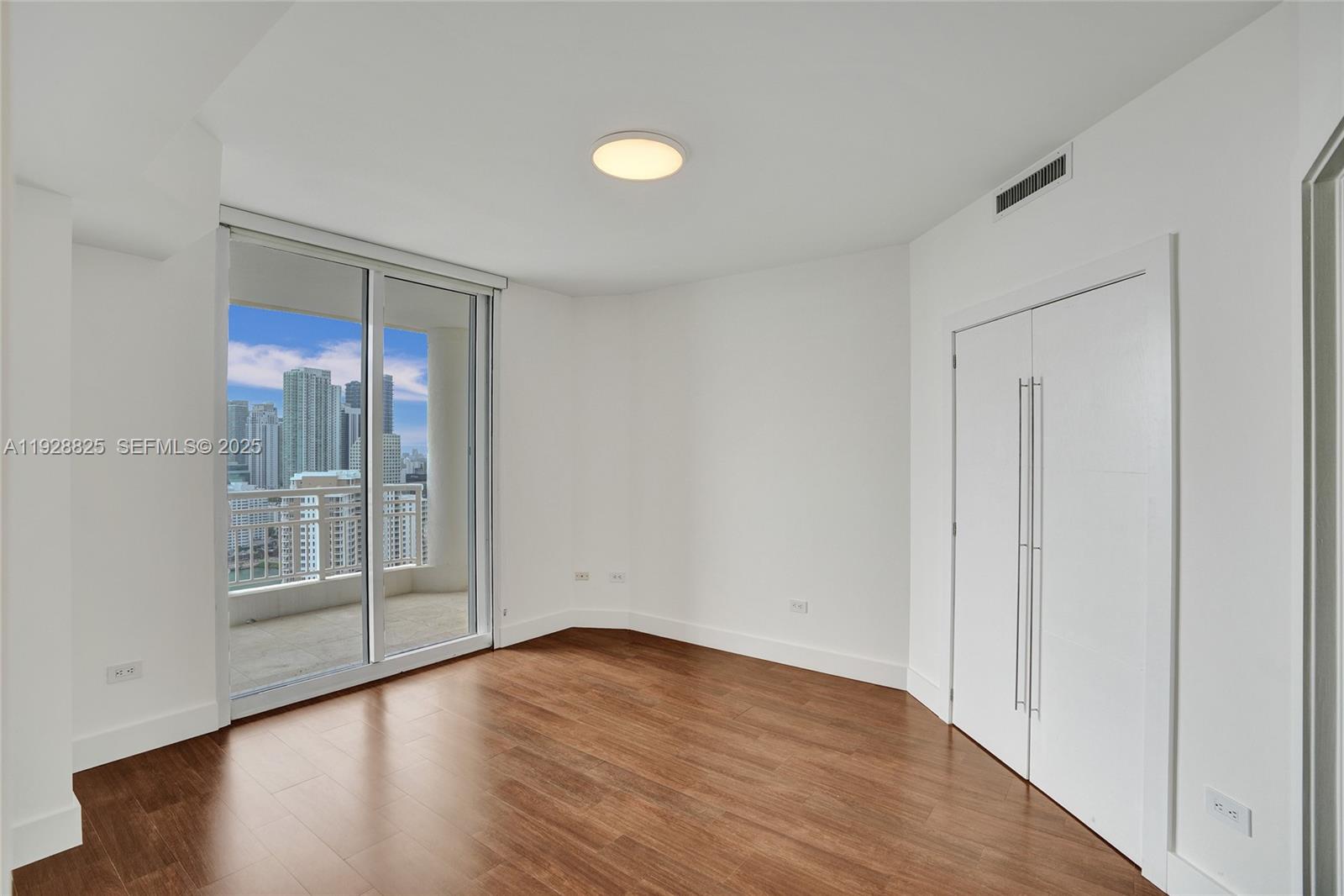 848 Brickell Key Dr #3206, Miami FL 33131