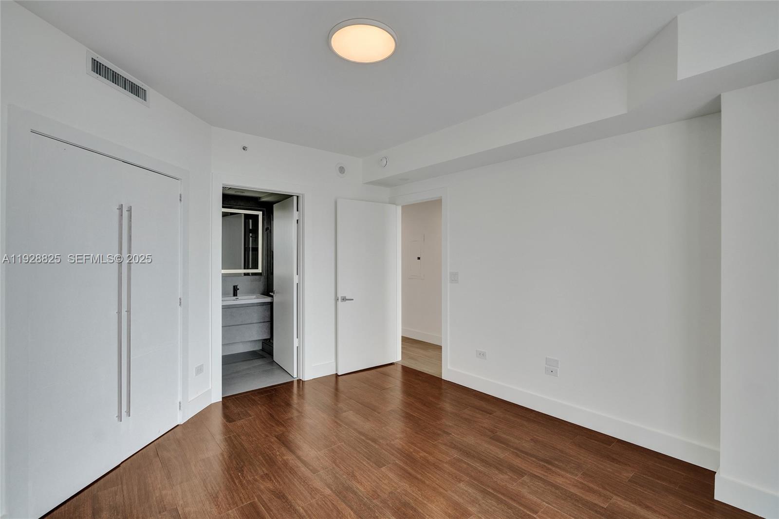 848 Brickell Key Dr #3206, Miami FL 33131