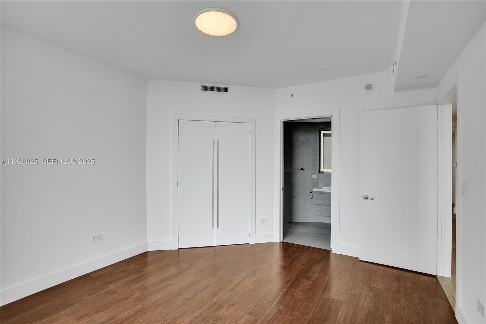 848 Brickell Key Dr #3206, Miami FL 33131