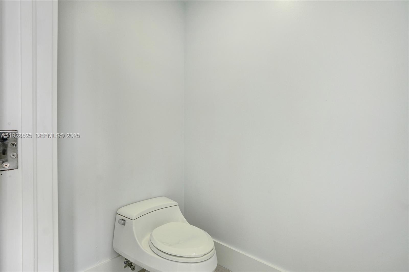 848 Brickell Key Dr #3206, Miami FL 33131