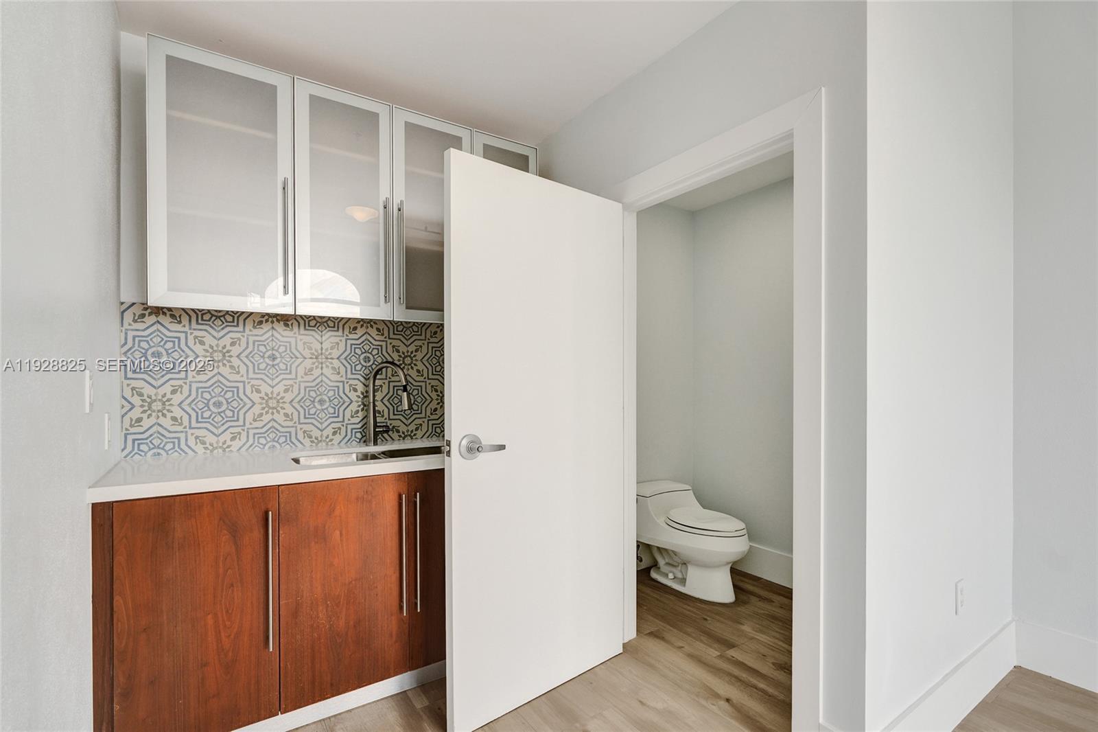 848 Brickell Key Dr #3206, Miami FL 33131