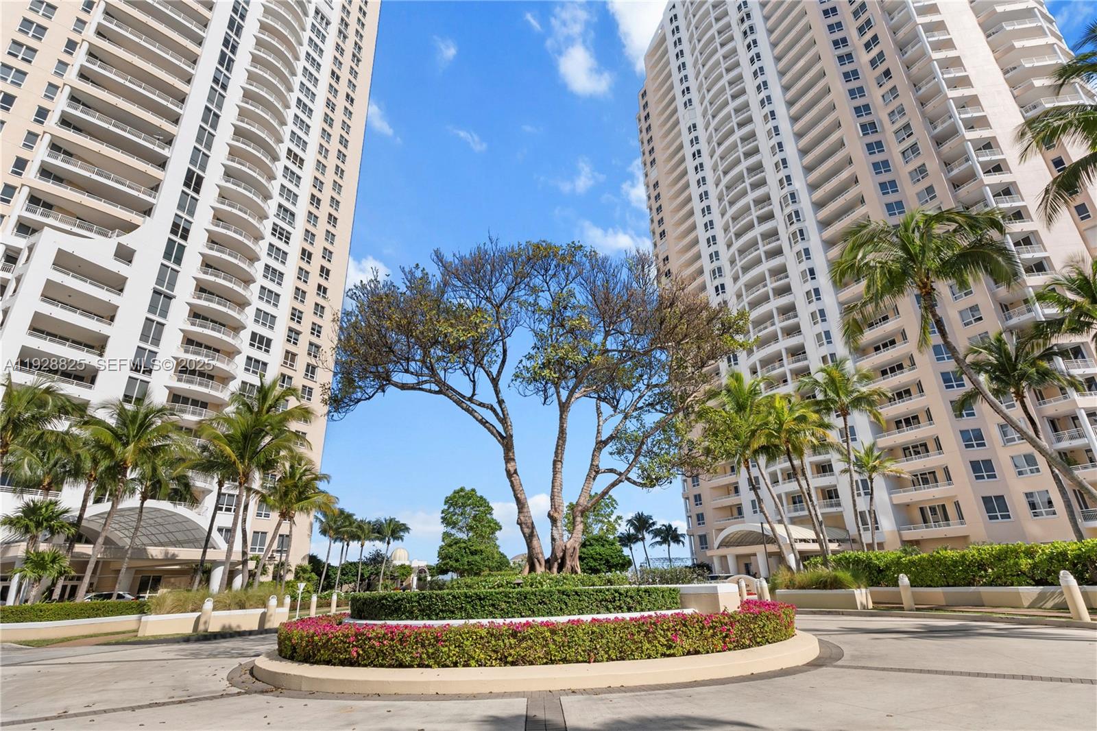 848 Brickell Key Dr #3206, Miami FL 33131