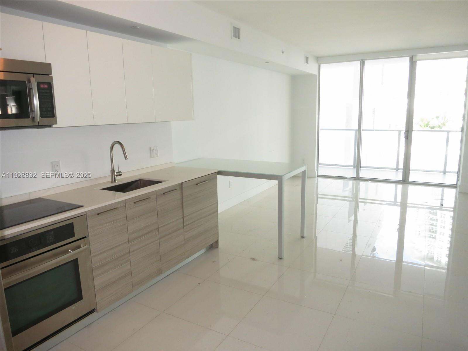 1300 BRICKELL BAY DR #1110, Miami FL 33131