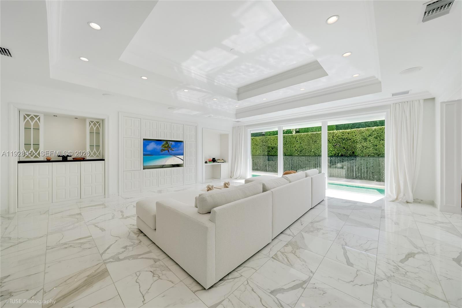 55 La Gorce Cir, Miami Beach FL 33141