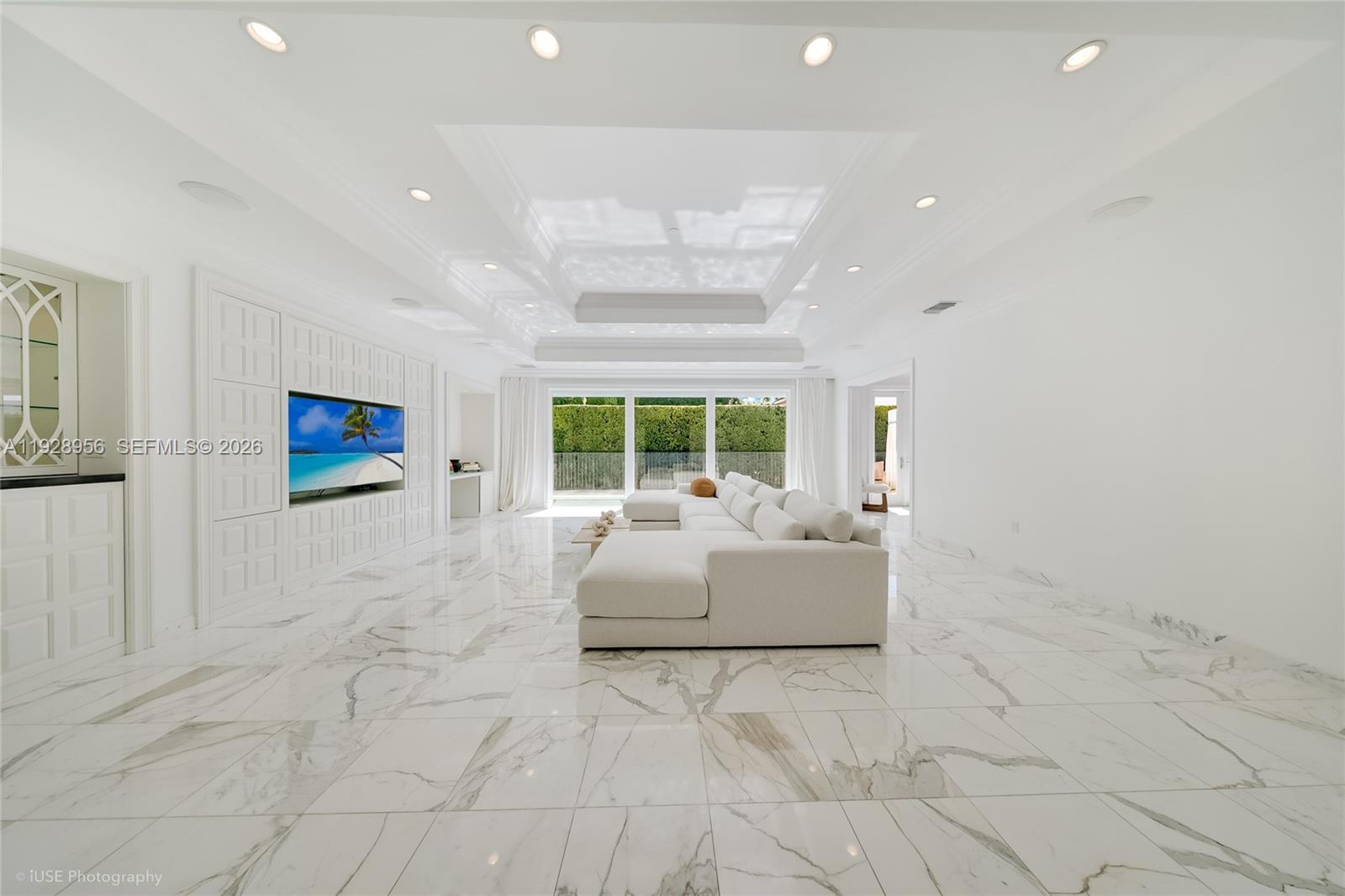 55 La Gorce Cir, Miami Beach FL 33141