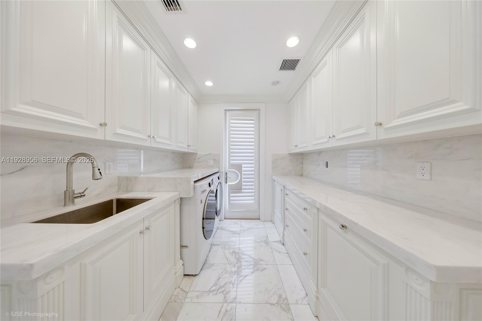 55 La Gorce Cir, Miami Beach FL 33141