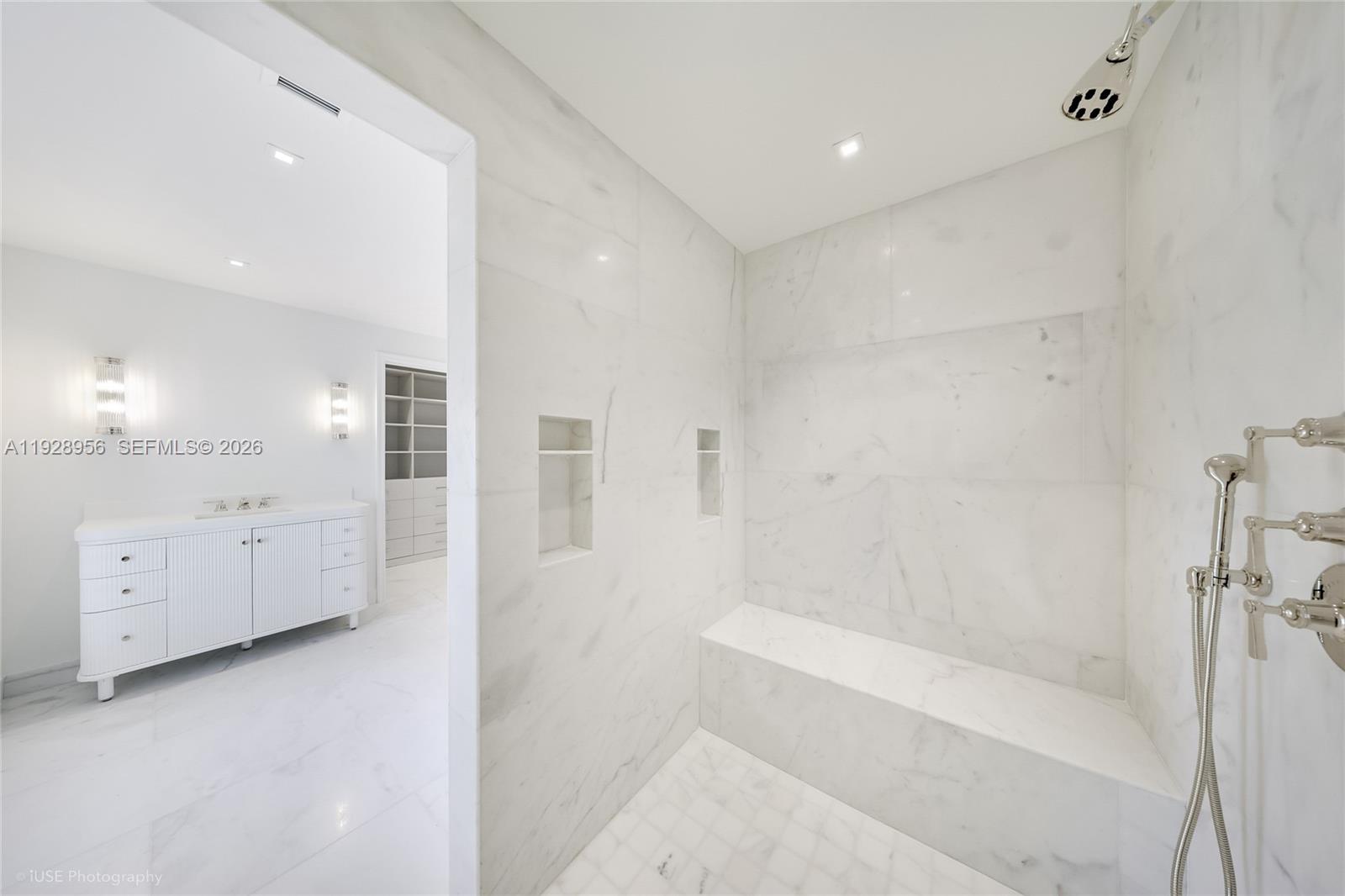 55 La Gorce Cir, Miami Beach FL 33141