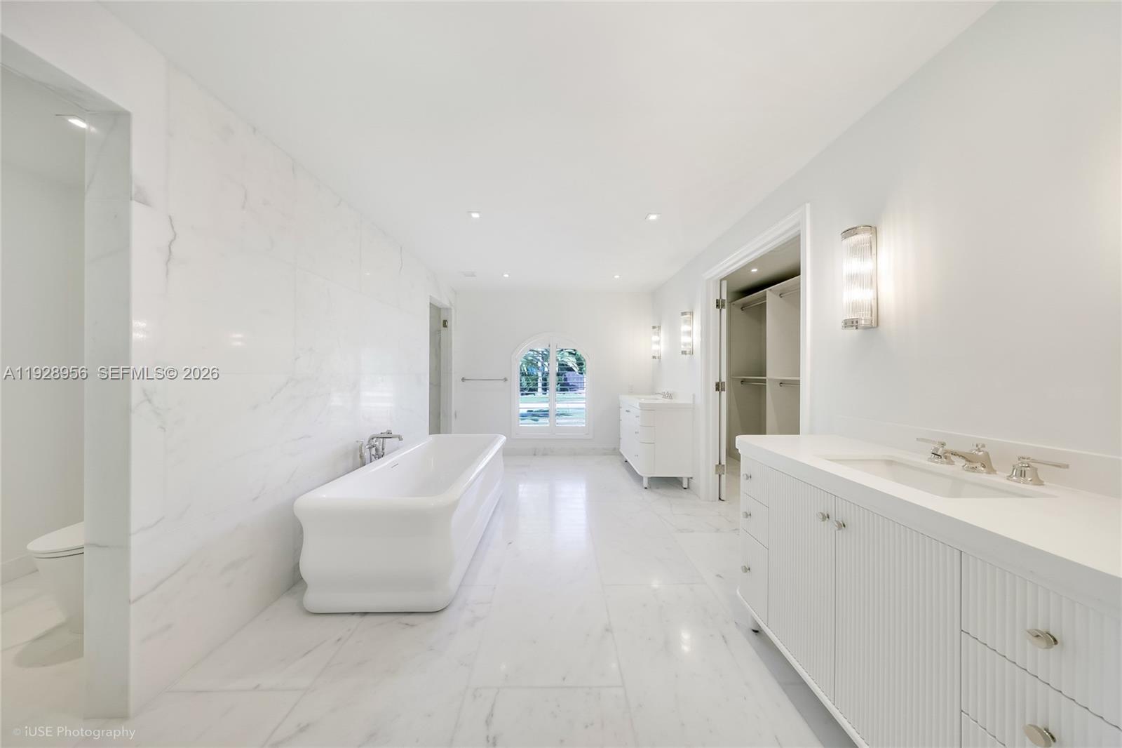 55 La Gorce Cir, Miami Beach FL 33141