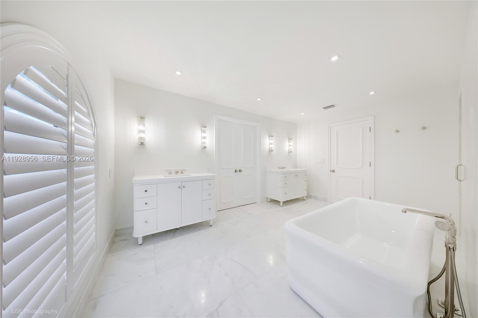 55 La Gorce Cir, Miami Beach FL 33141