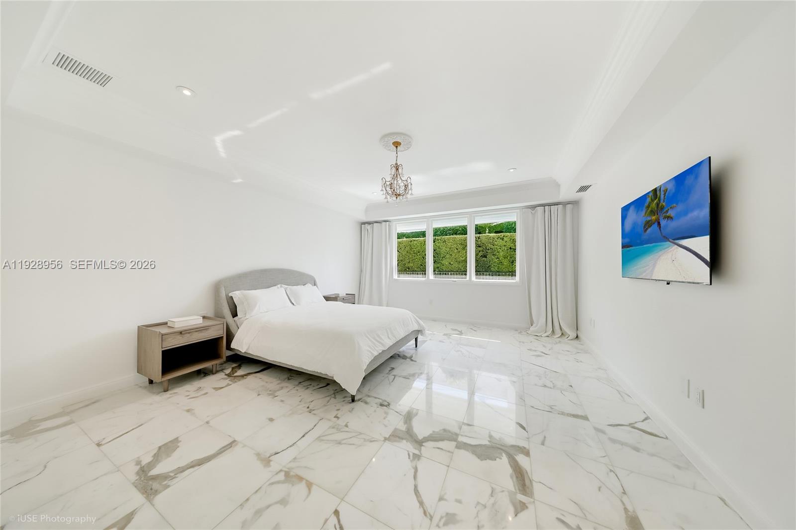 55 La Gorce Cir, Miami Beach FL 33141