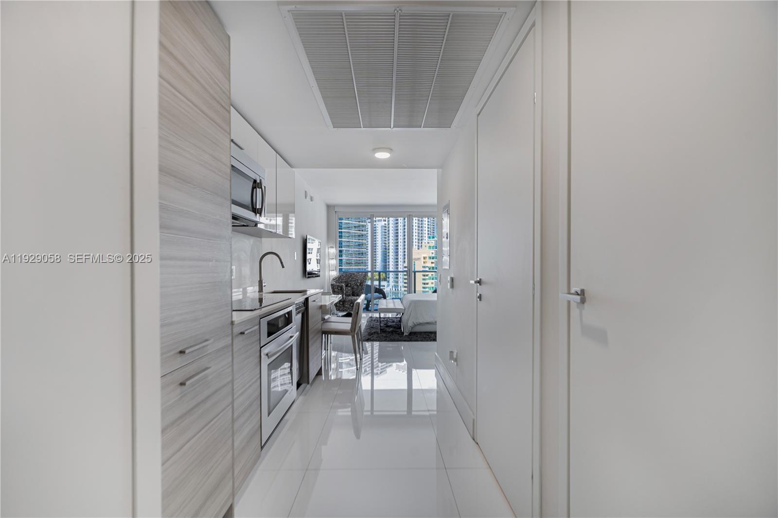 1300 Brickell Bay Dr #1912, Miami FL 33131