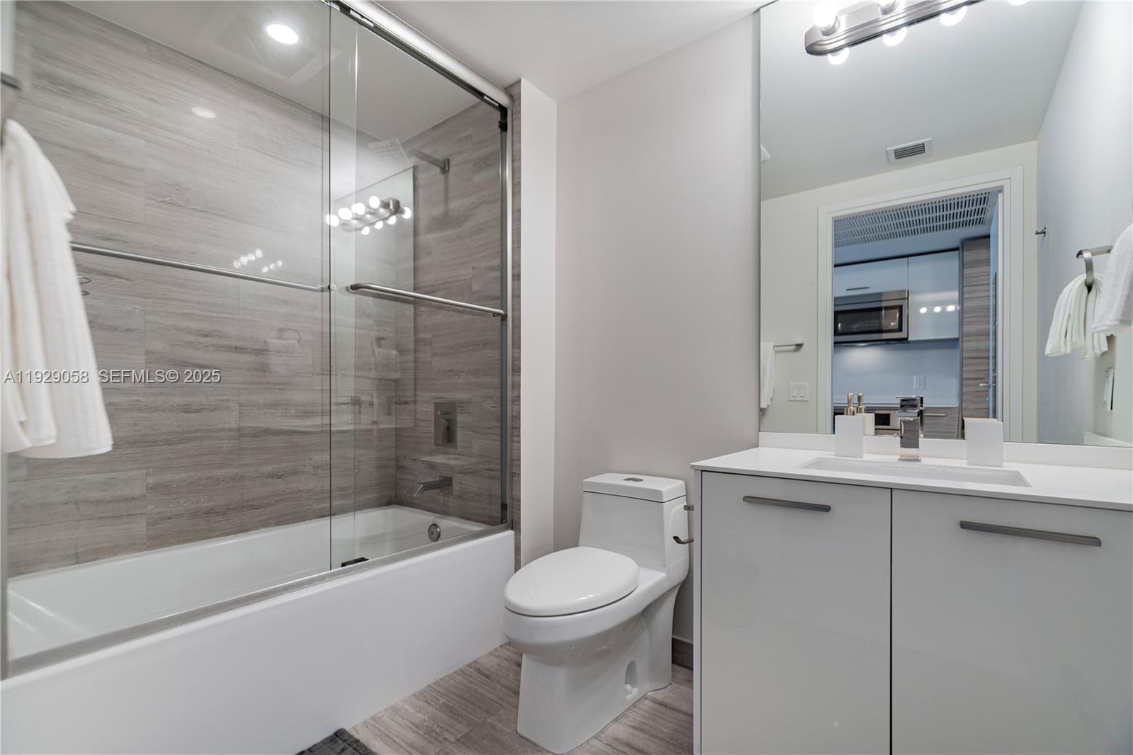 1300 Brickell Bay Dr #1912, Miami FL 33131