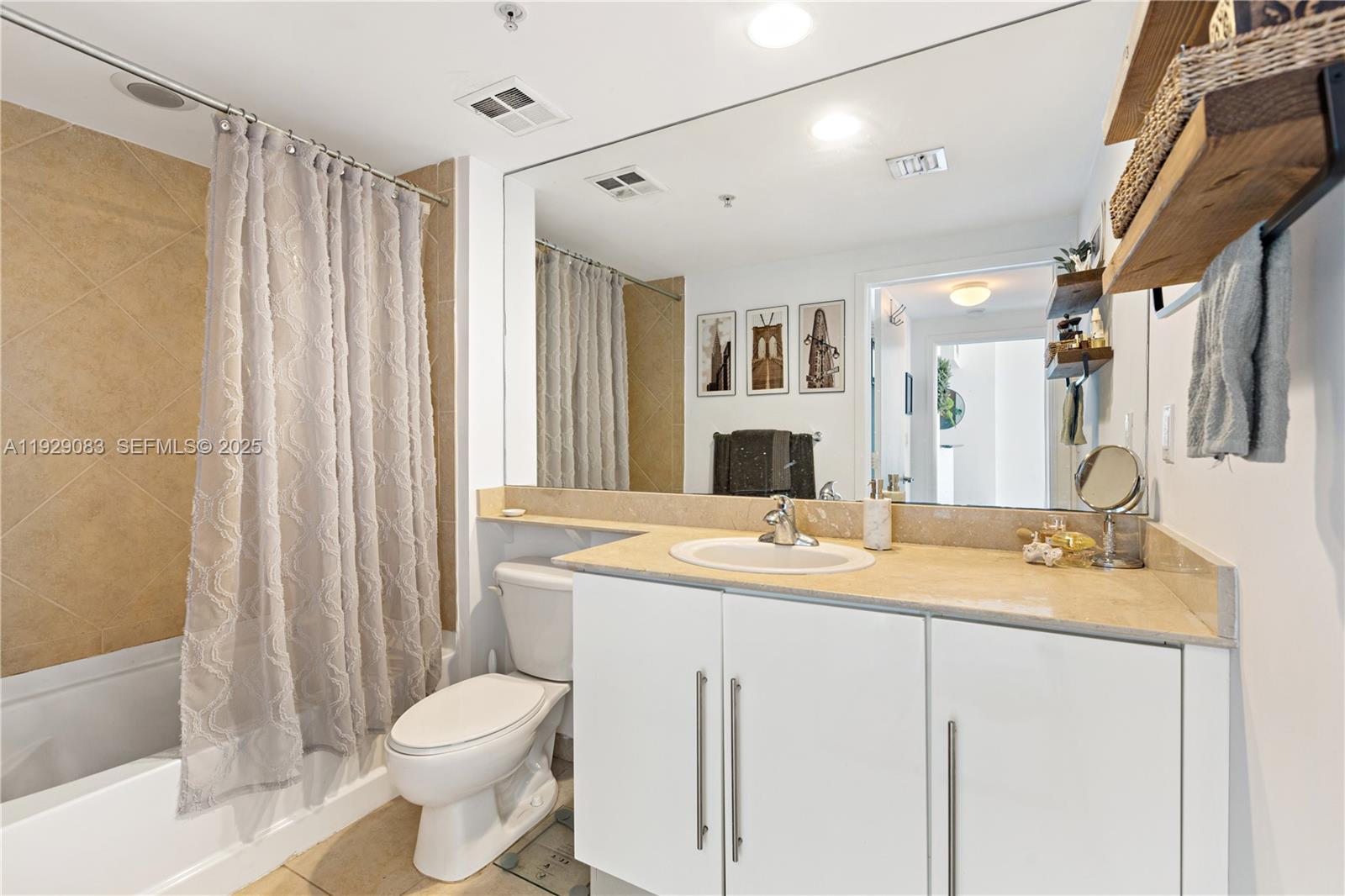 335 S Biscayne Blvd #3003, Miami FL 33131