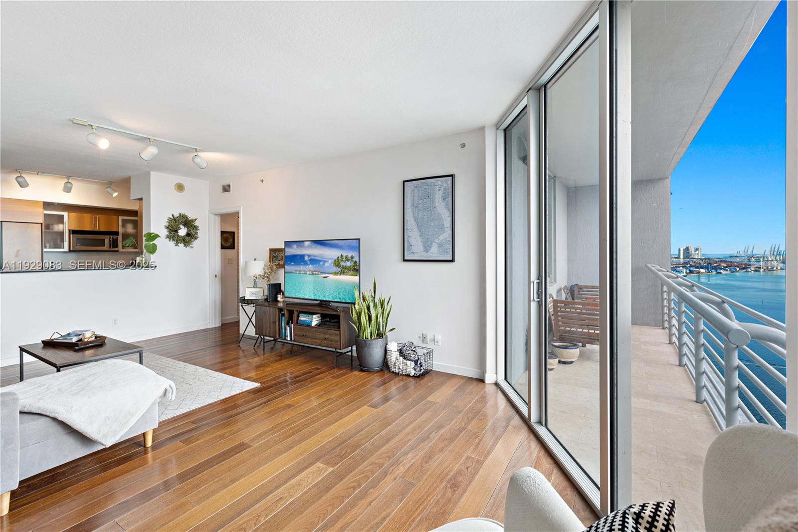335 S Biscayne Blvd #3003, Miami FL 33131