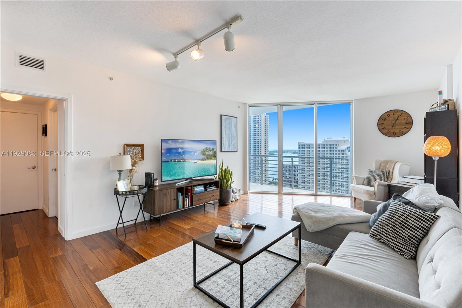 335 S Biscayne Blvd #3003, Miami FL 33131