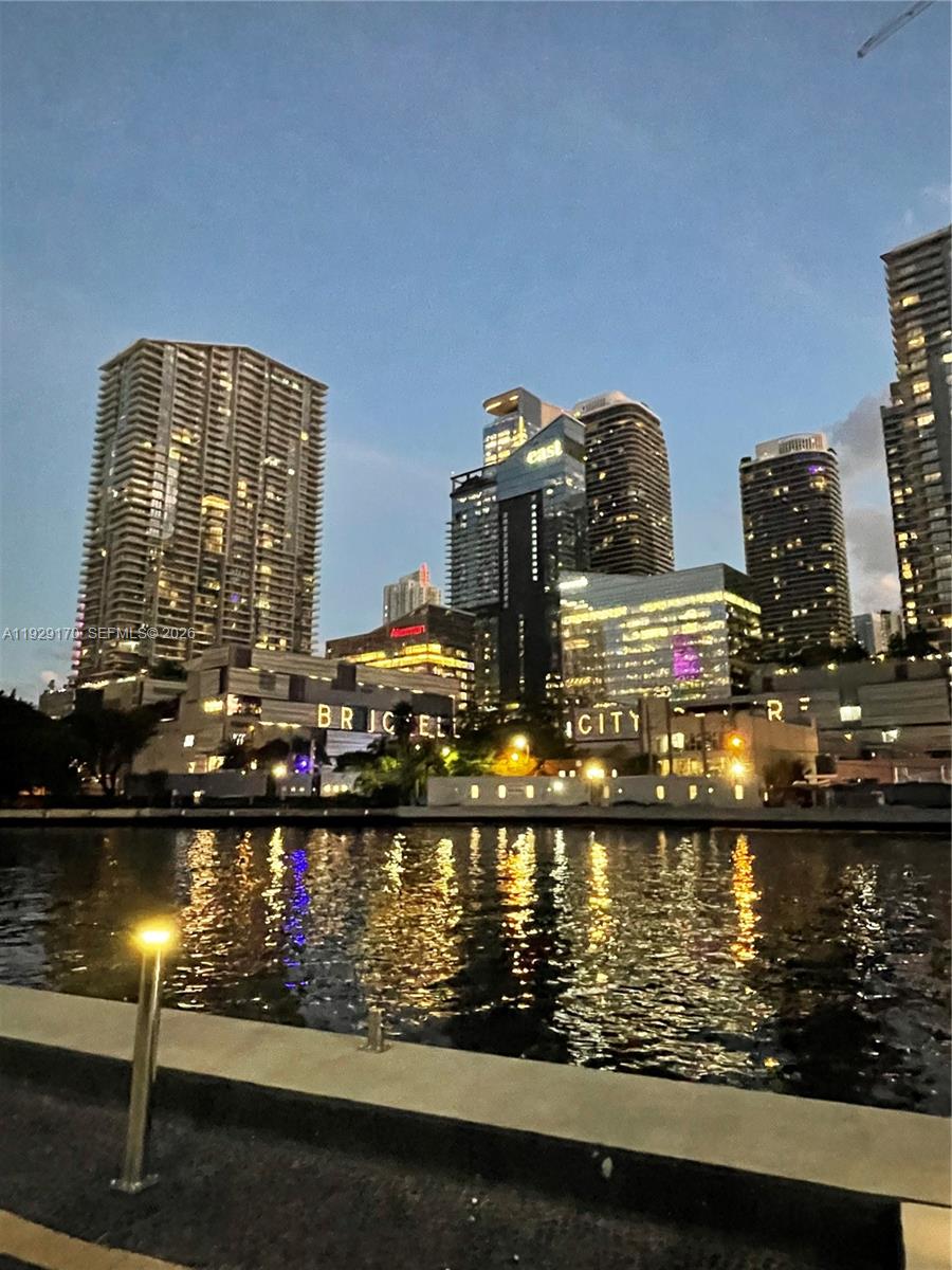 90 SW 3rd St #1110, Miami FL 33130