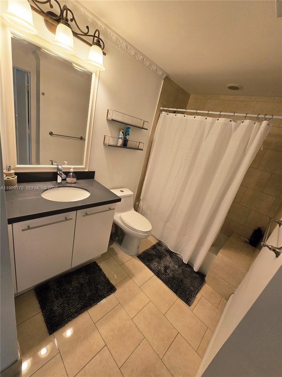 90 SW 3rd St #1110, Miami FL 33130
