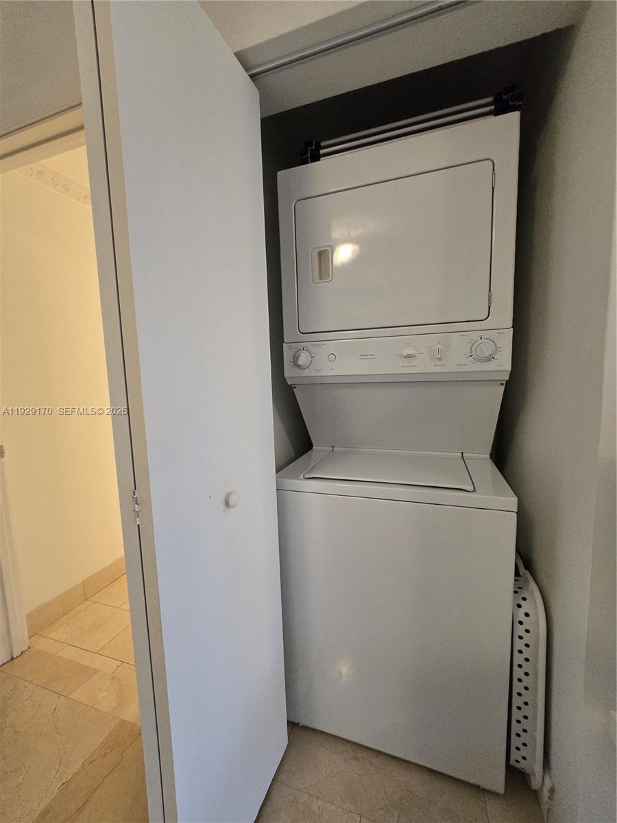 90 SW 3rd St #1110, Miami FL 33130