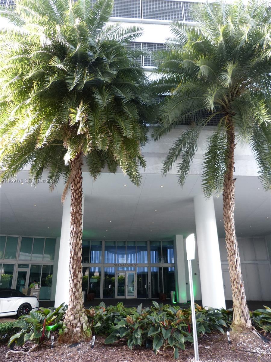 90 SW 3rd St #1110, Miami FL 33130