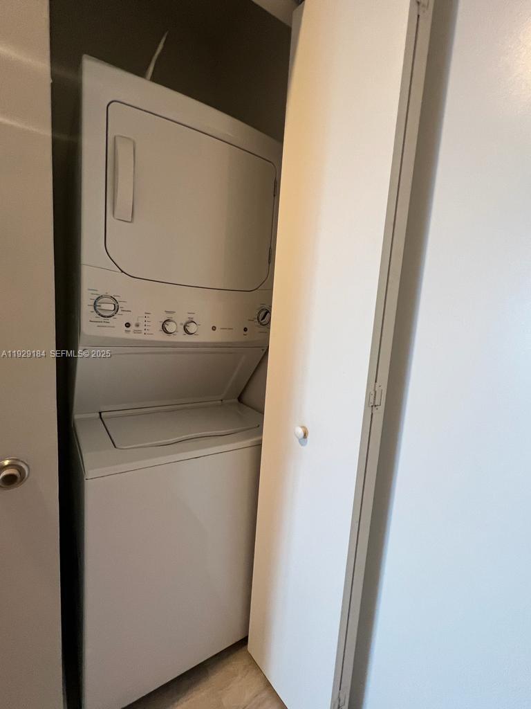 55 SW 9th St #4205, Miami FL 33130