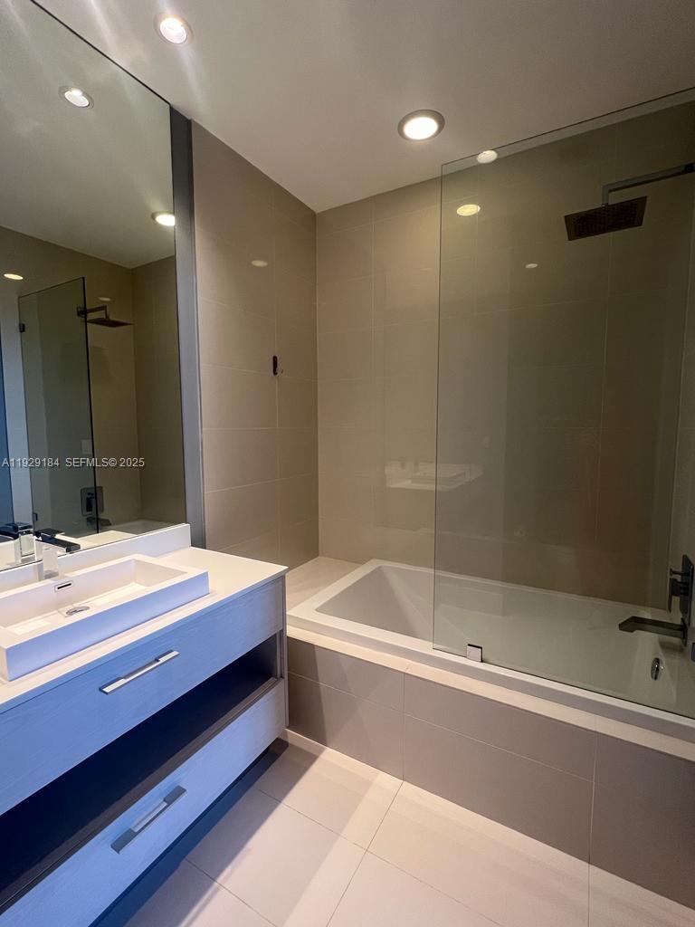 55 SW 9th St #4205, Miami FL 33130