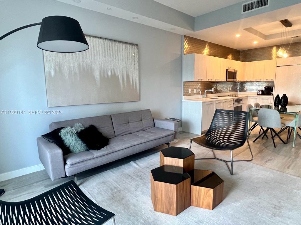 55 SW 9th St #4205, Miami FL 33130