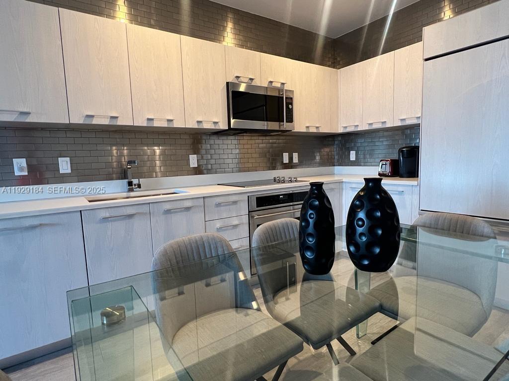 55 SW 9th St #4205, Miami FL 33130