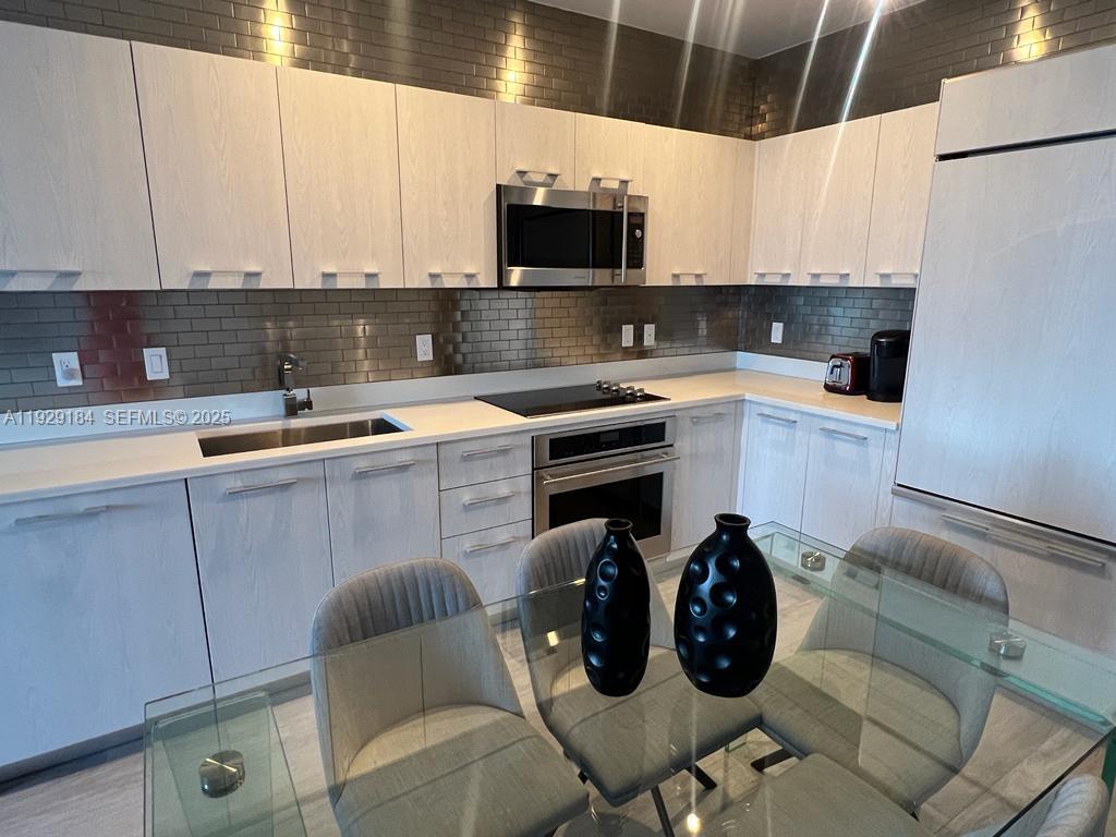 55 SW 9th St #4205, Miami FL 33130