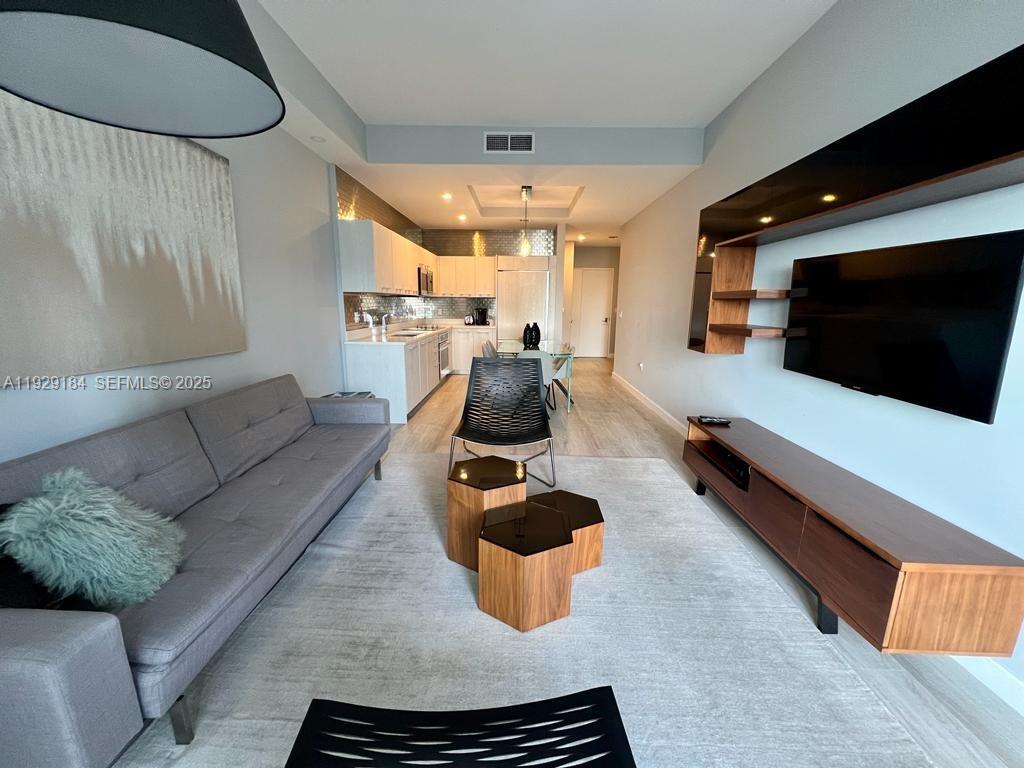 55 SW 9th St #4205, Miami FL 33130