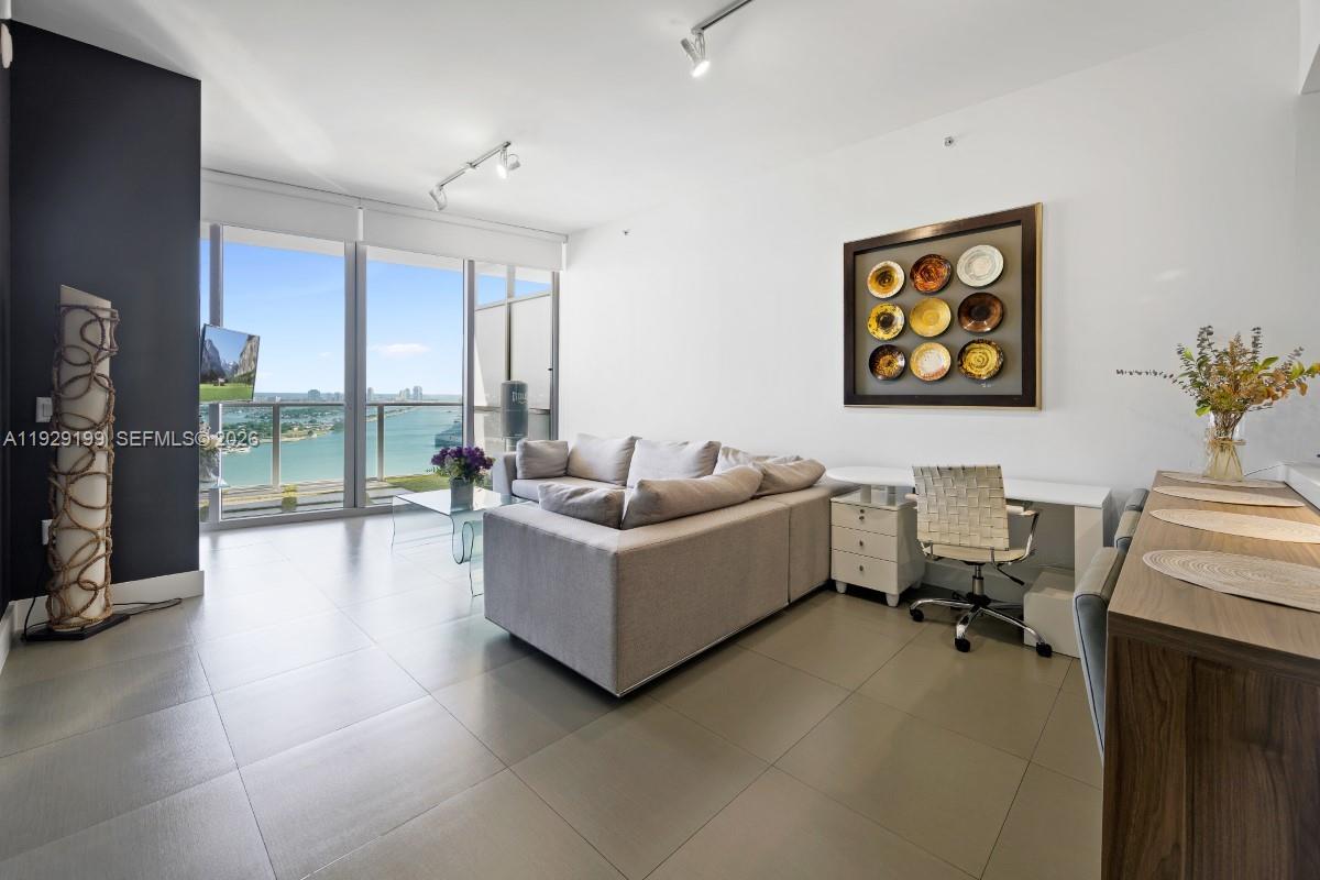 1100 Biscayne Blvd #3104, Miami FL 33132