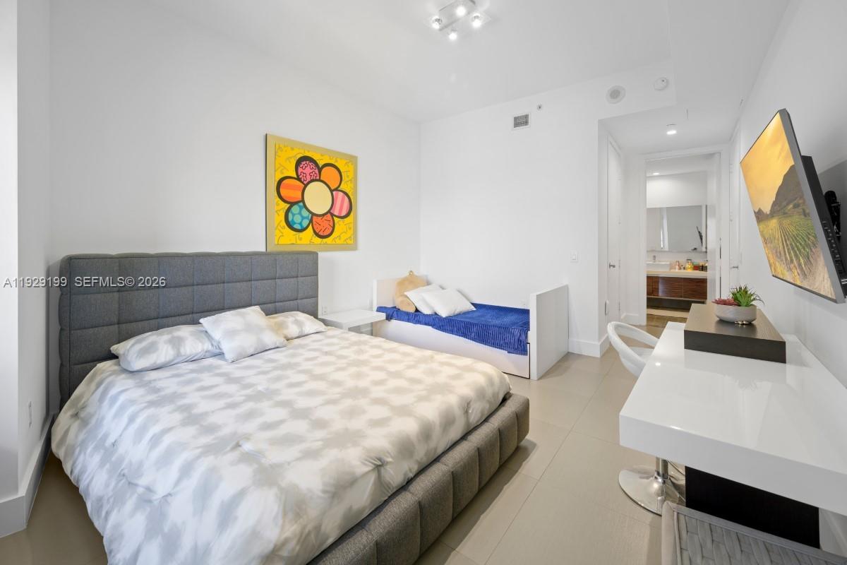 1100 Biscayne Blvd #3104, Miami FL 33132