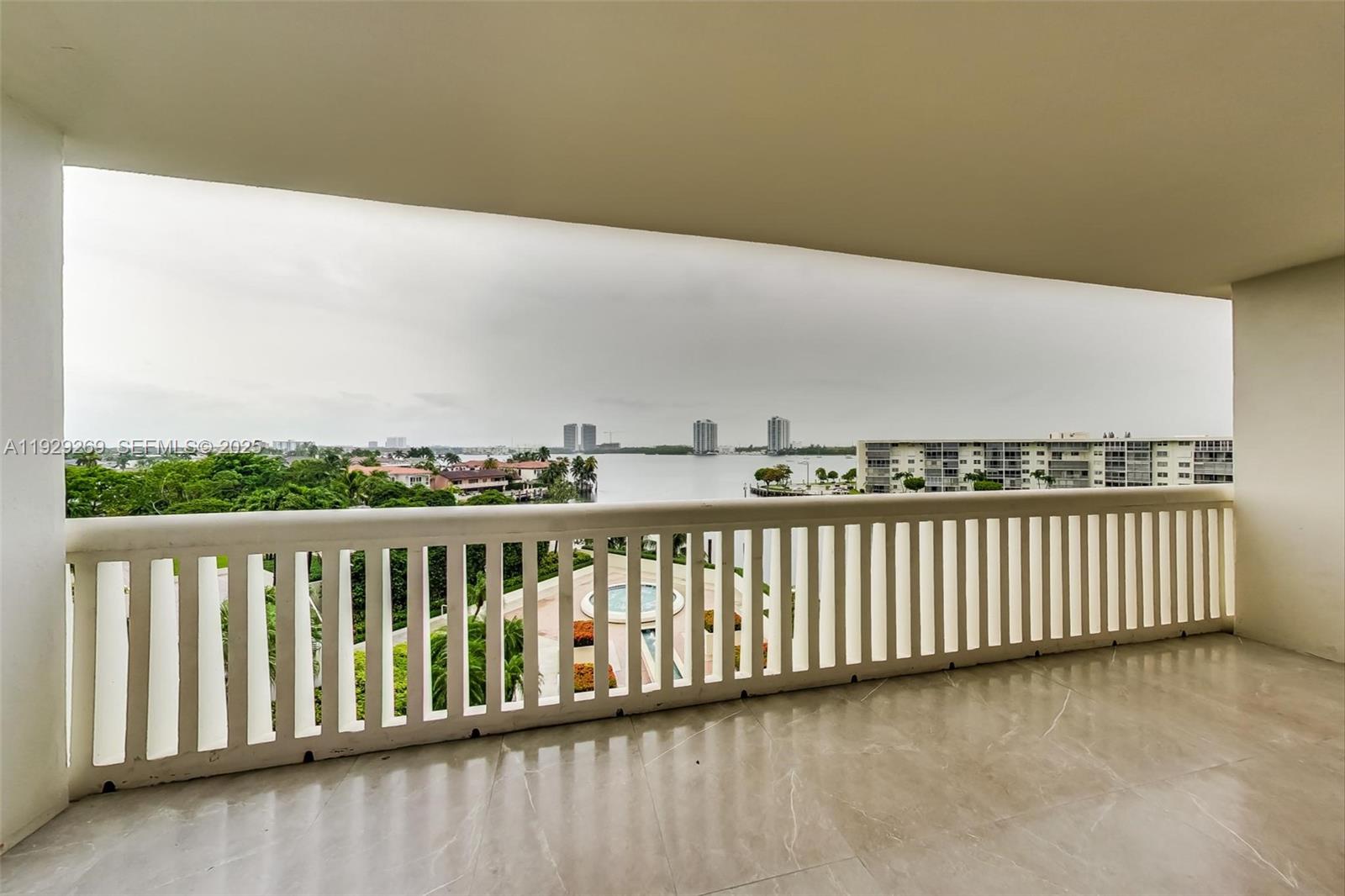 1000 Island Blvd #506, Aventura FL 33160