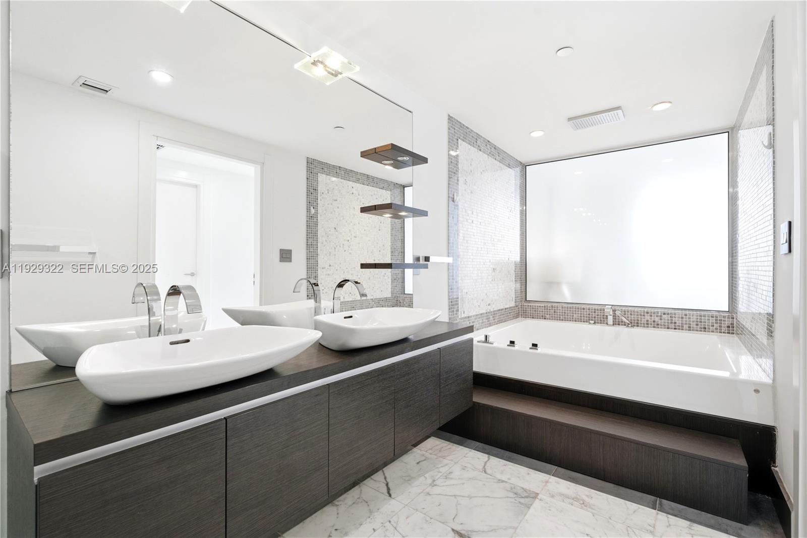200 Biscayne Boulevard Way #3205, Miami FL 33131