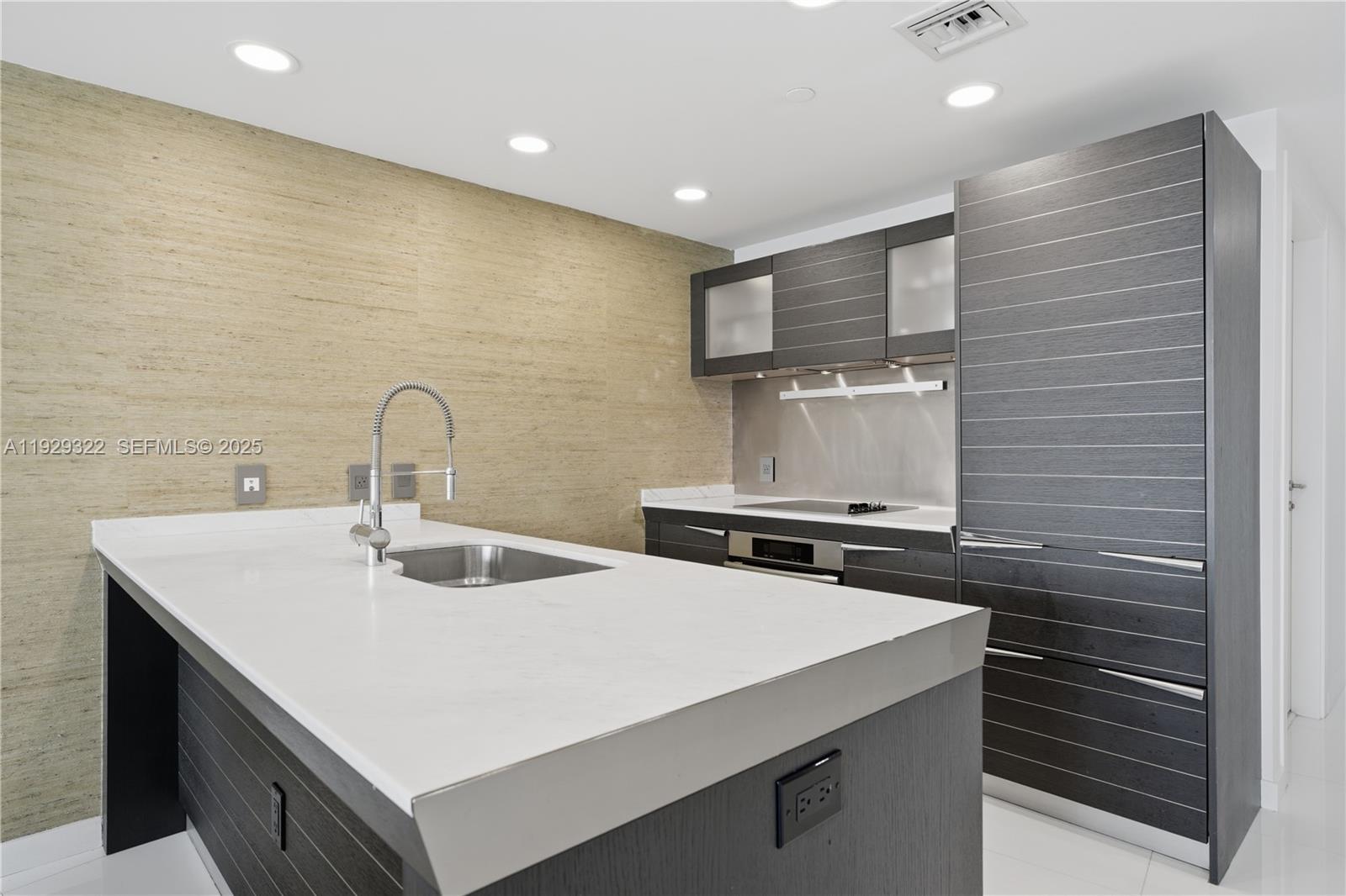 200 Biscayne Boulevard Way #3205, Miami FL 33131