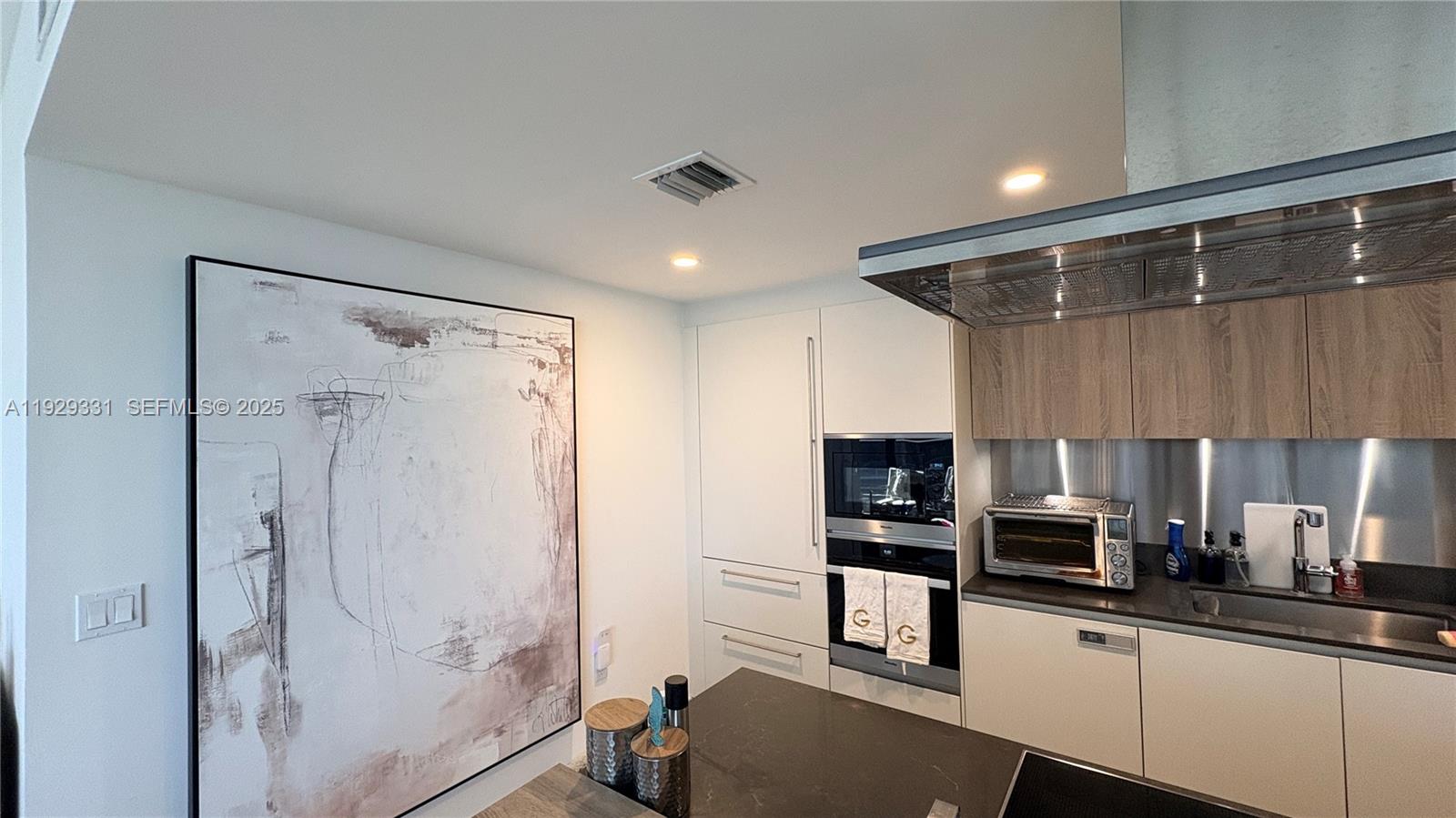 1000 Brickell Plz #4009, Miami FL 33131