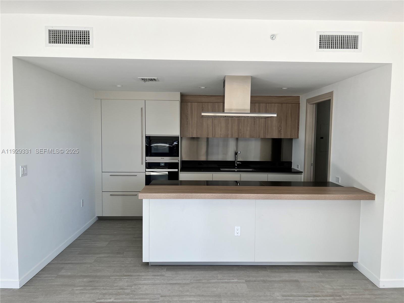1000 Brickell Plz #4009, Miami FL 33131