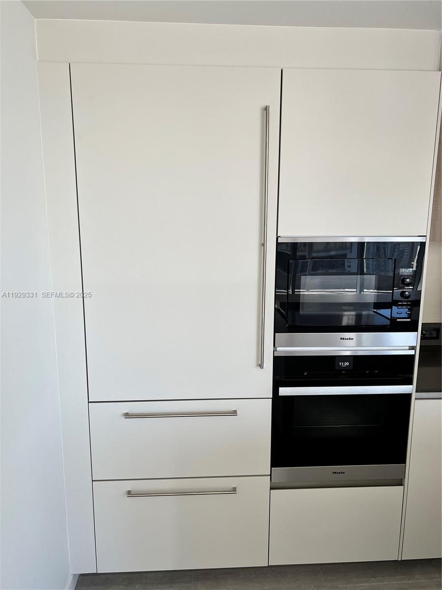 1000 Brickell Plz #4009, Miami FL 33131