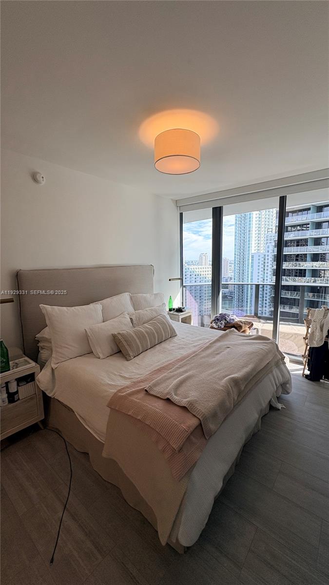 1000 Brickell Plz #4009, Miami FL 33131