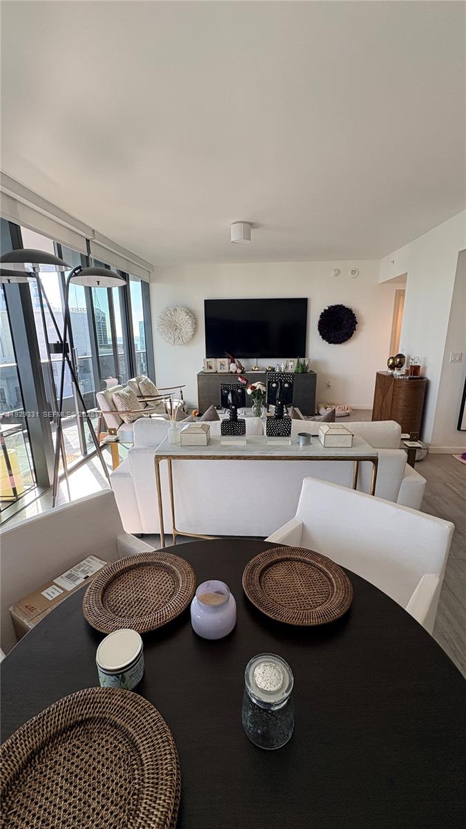 1000 Brickell Plz #4009, Miami FL 33131