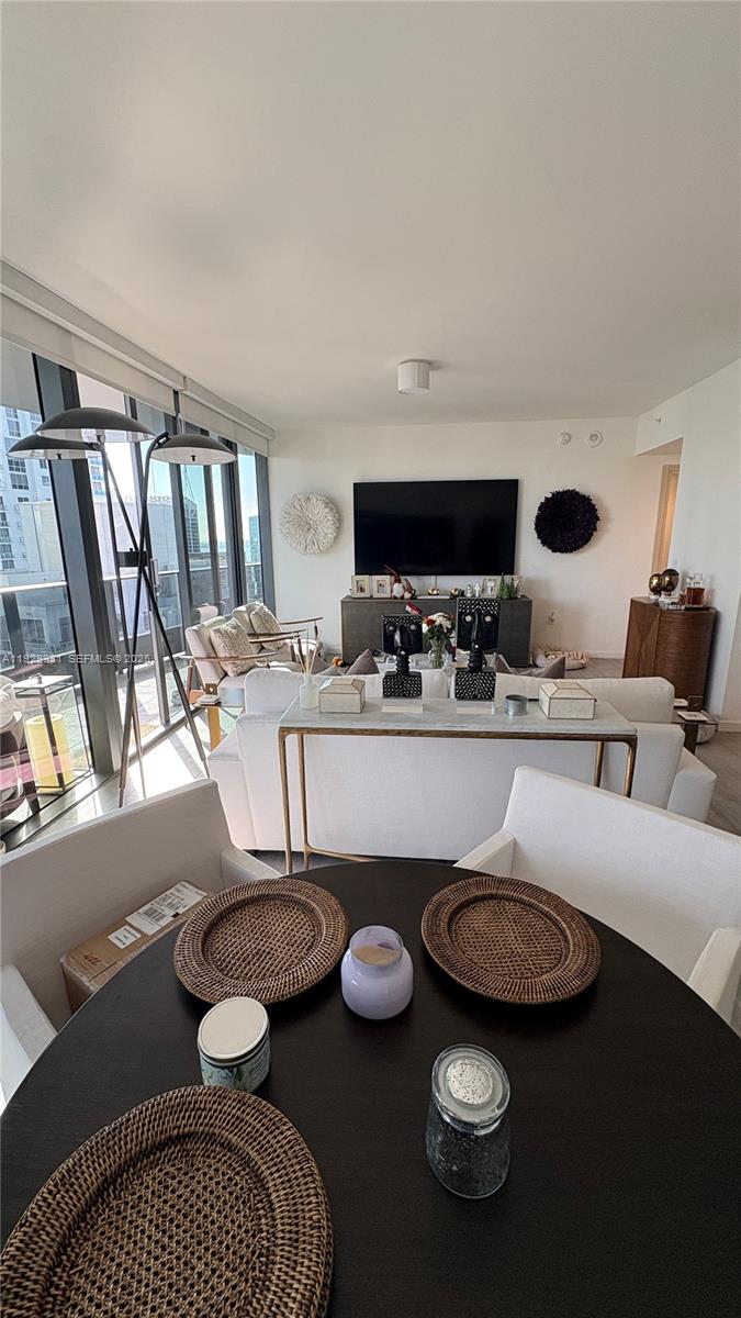 1000 Brickell Plz #4009, Miami FL 33131