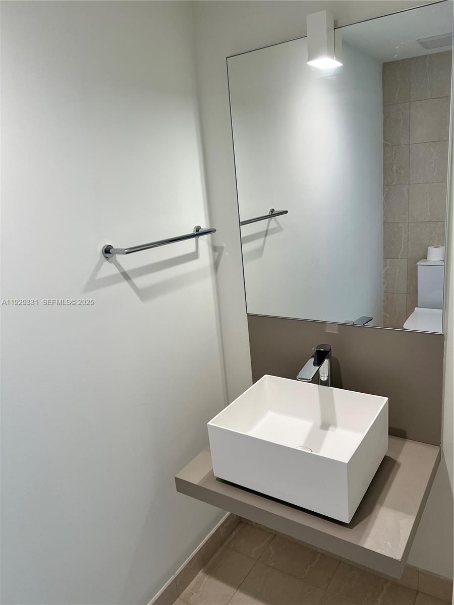1000 Brickell Plz #4009, Miami FL 33131