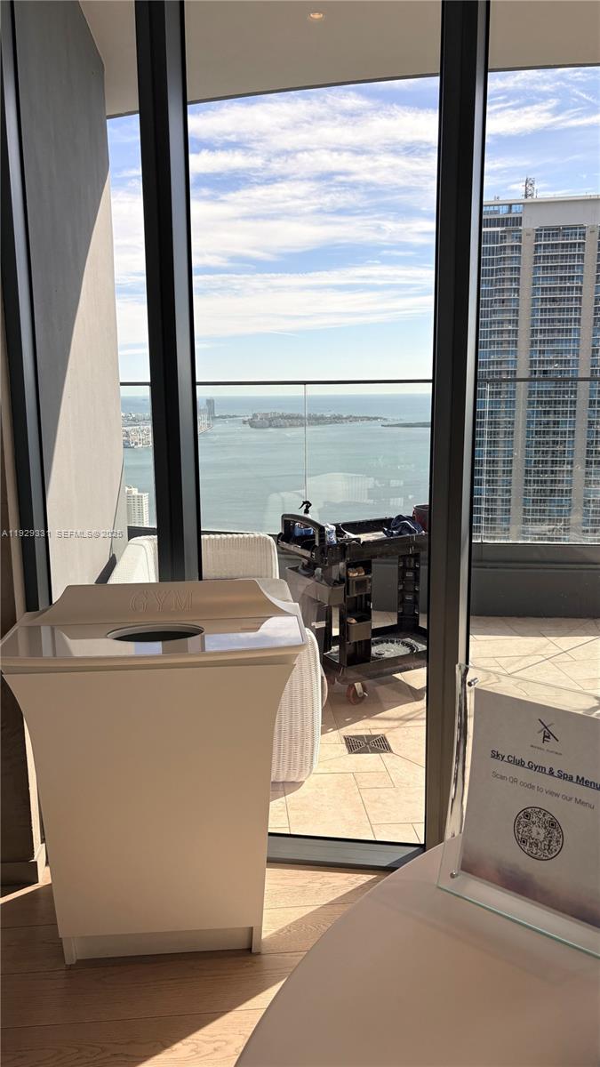 1000 Brickell Plz #4009, Miami FL 33131