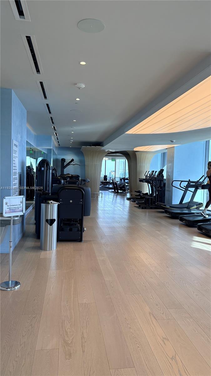 1000 Brickell Plz #4009, Miami FL 33131