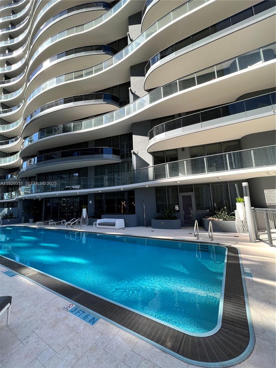 1000 Brickell Plz #4009, Miami FL 33131