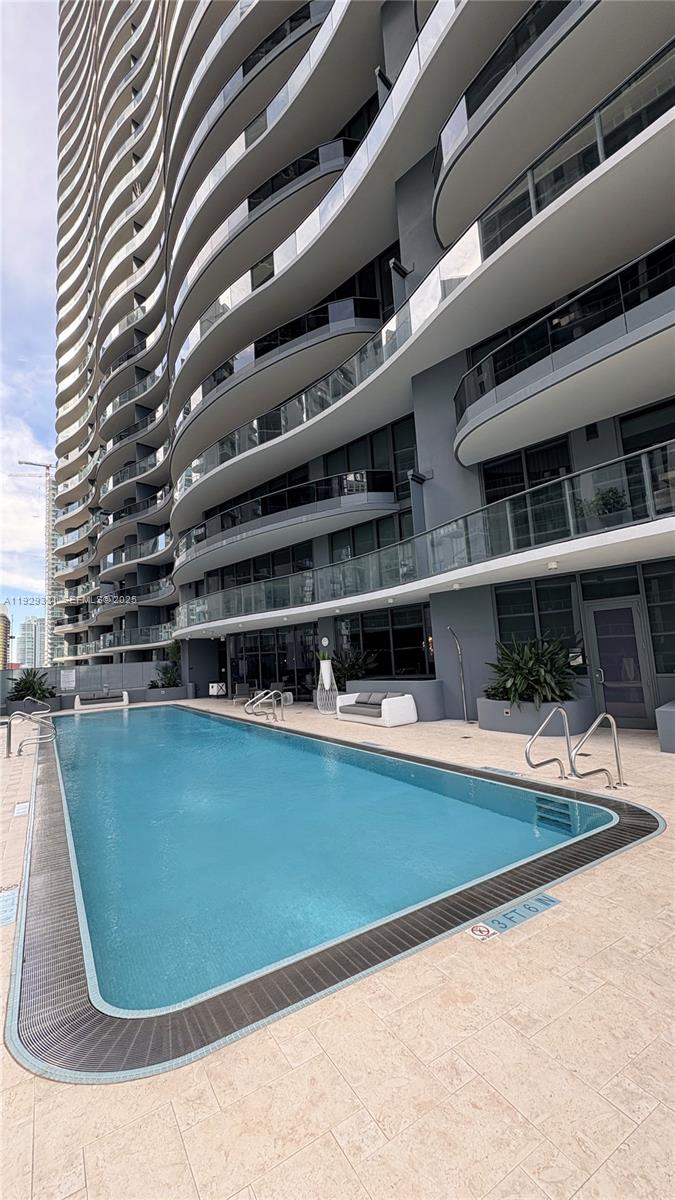 1000 Brickell Plz #4009, Miami FL 33131