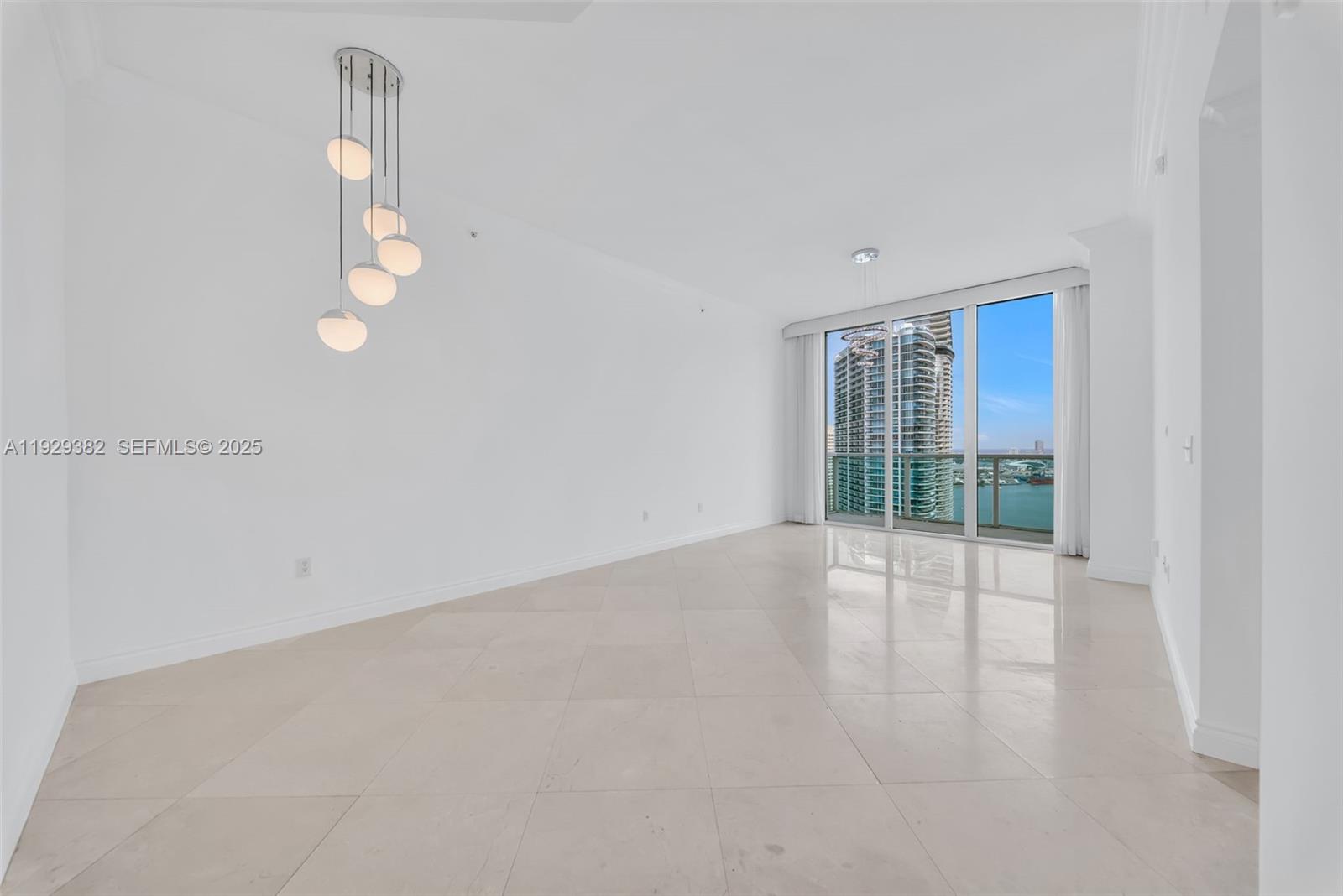 31 SE 5th St #4314, Miami FL 33131
