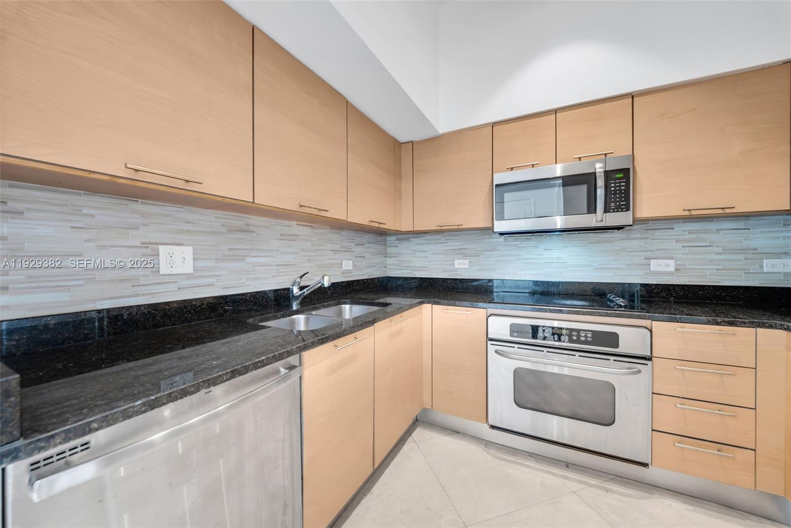 31 SE 5th St #4314, Miami FL 33131