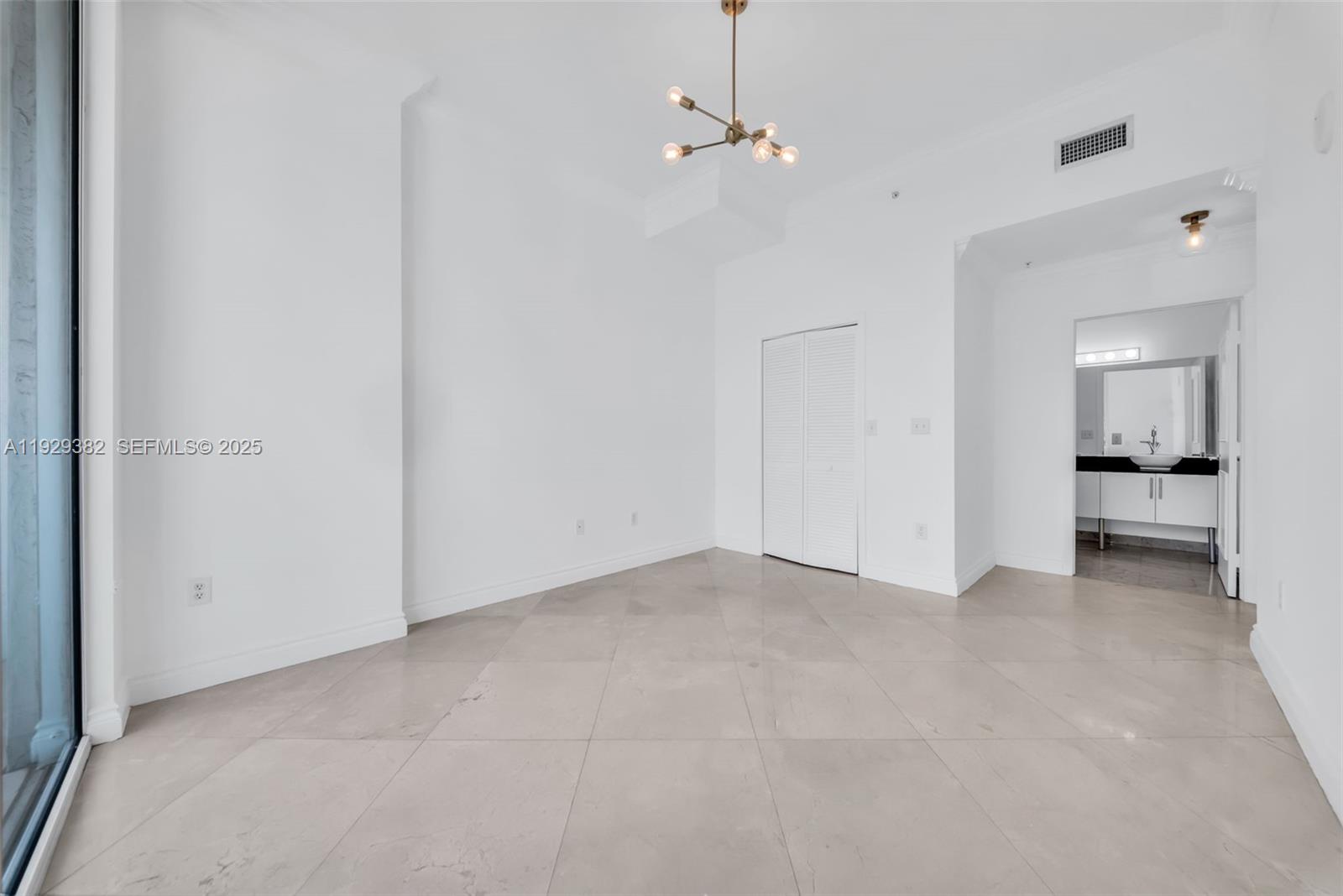 31 SE 5th St #4314, Miami FL 33131